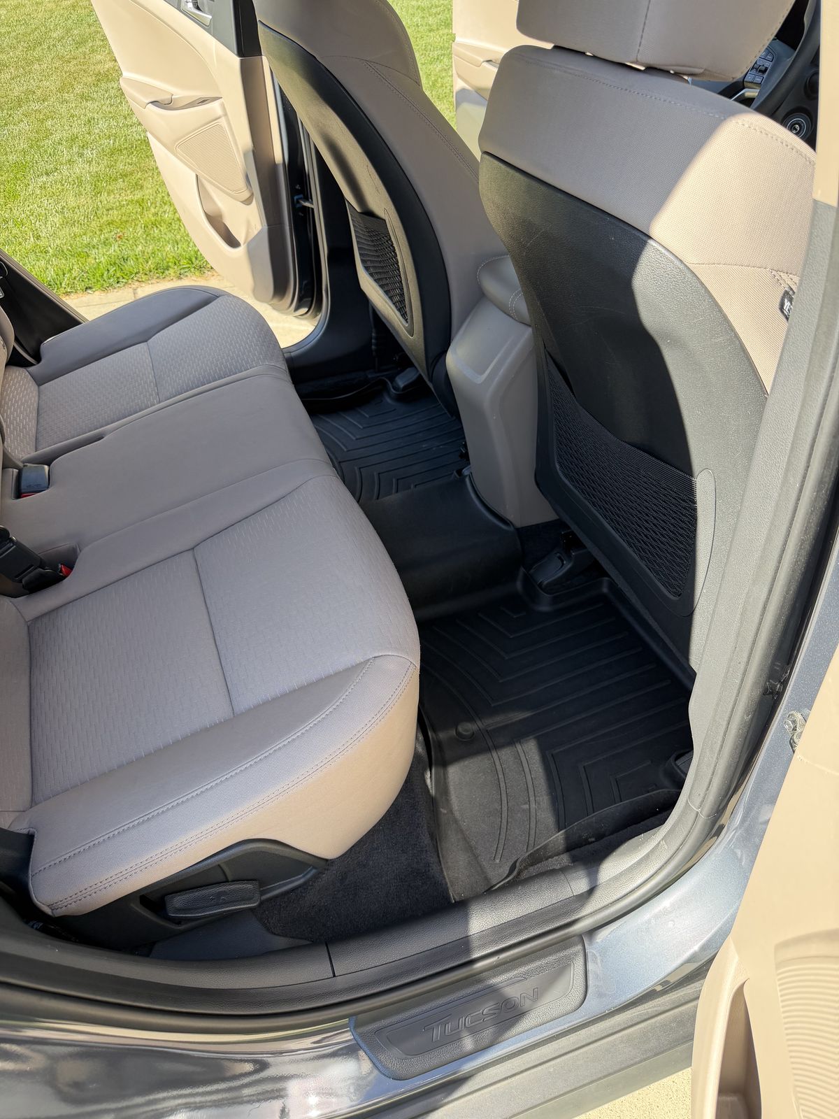 Hyundai Tucson rear seat and door sill cleaned